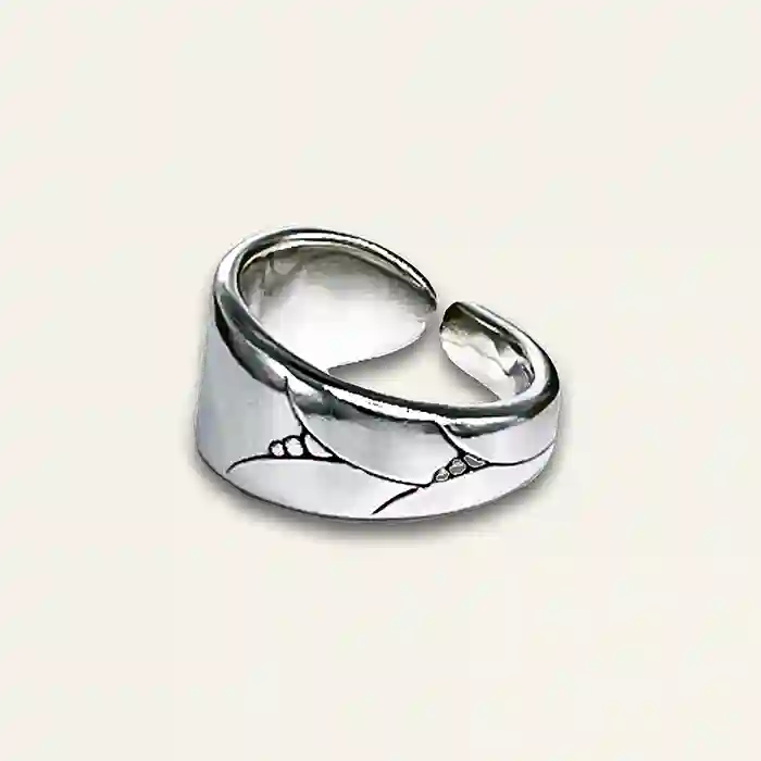 Ladies silverplate flatware ring with patterned texture