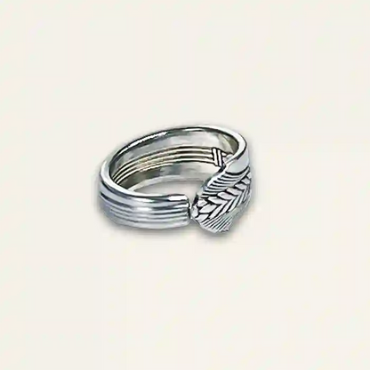 Closed-band vintage spoon ring with subtle wheat stalk pattern